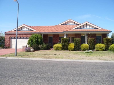 FANTASTIC LOCATION Picture