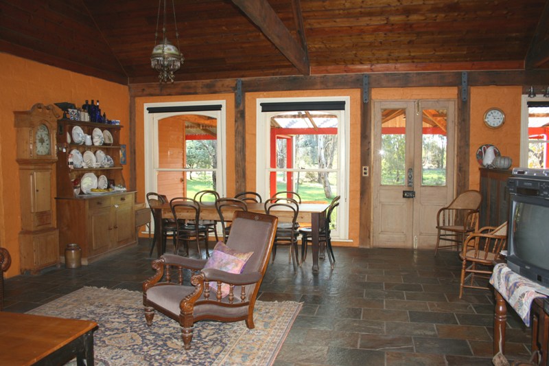 OLD WORLD CHARM Picture 3