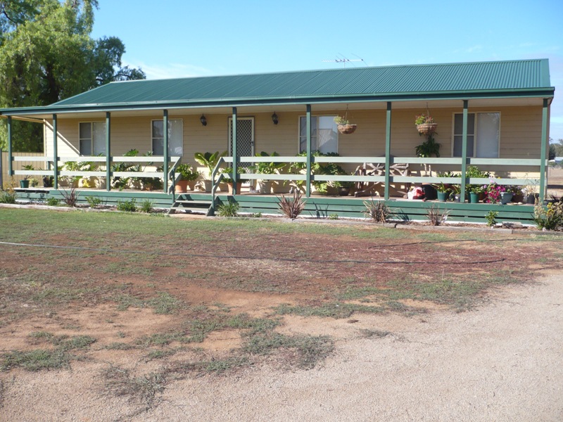 COUNTRY LIFESTYLE Picture 1