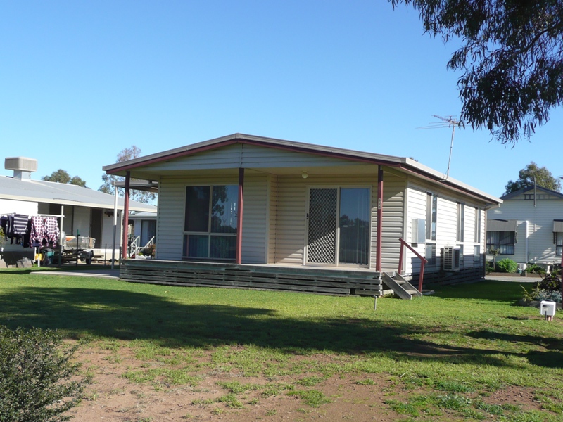 LOTS OF APPEAL Picture 3