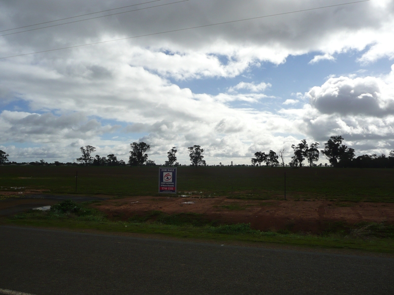 PRIME 4000M2 BLOCKS MINUTES TO TOWN Picture 3