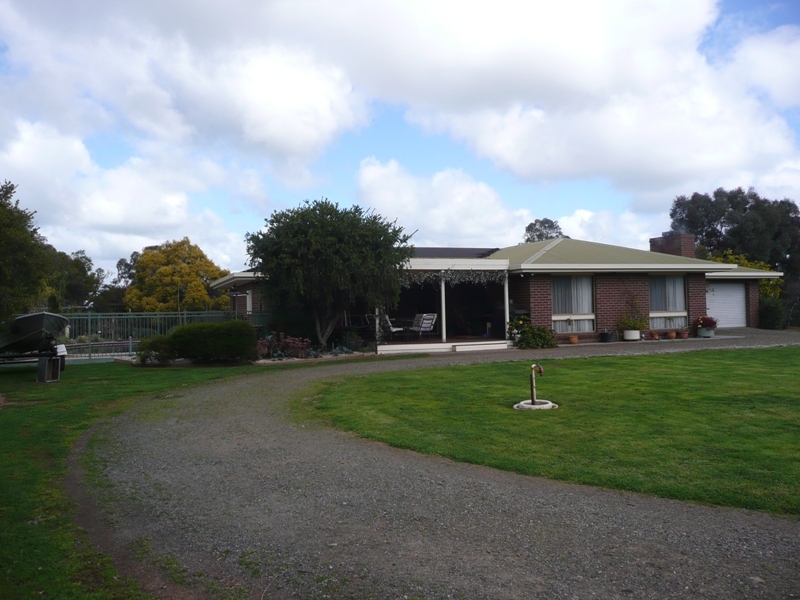 LIVE OFF THE LAND Picture 2