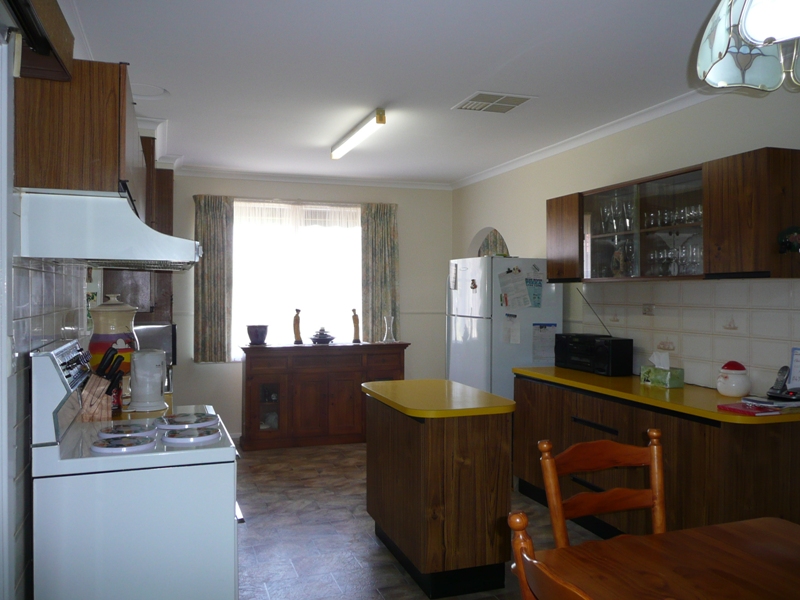 READY FOR A SURPRISE? THEN STEP INSIDE Picture 3