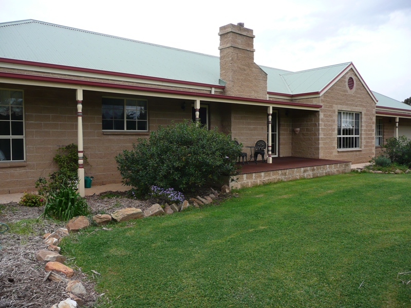 LIFESTYLE, CHARACTER & ELEGANCE IN EXCLUSIVE POSITION Picture 2