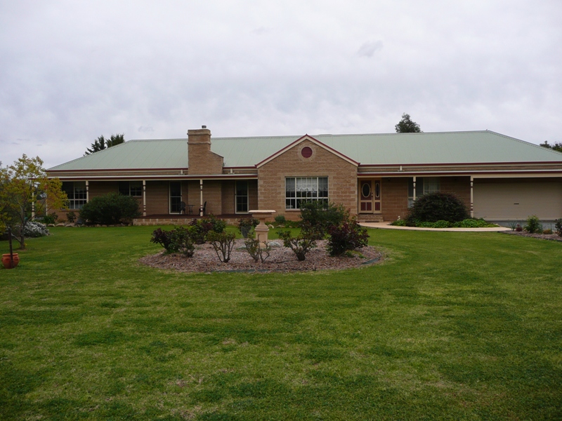 LIFESTYLE, CHARACTER & ELEGANCE IN EXCLUSIVE POSITION Picture 1