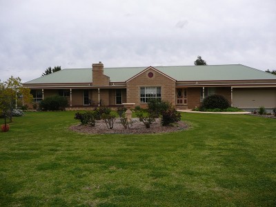 LIFESTYLE, CHARACTER & ELEGANCE IN EXCLUSIVE POSITION Picture