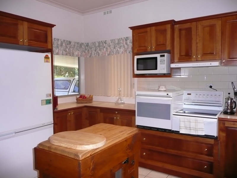 A HOUSE FULL OF FEATURES Picture 3