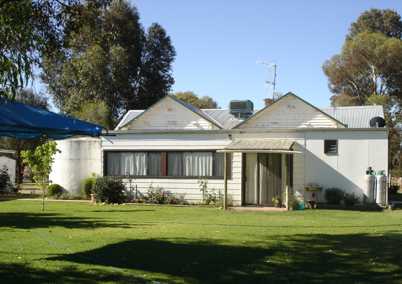 COUNTRY LIFESTYLE IN BUNDALONG Picture 3