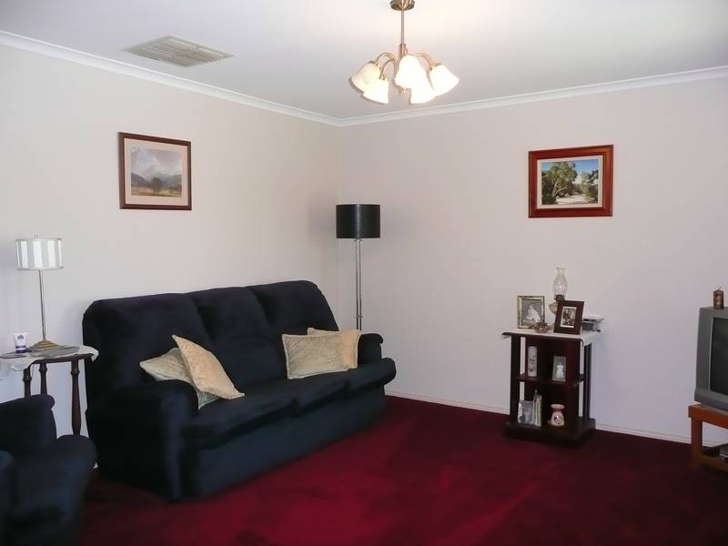 MAGNIFICENT FAMILY HOME Picture 3