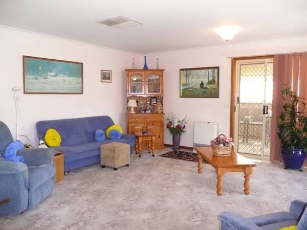 INSTANTLY INVITING Picture 3