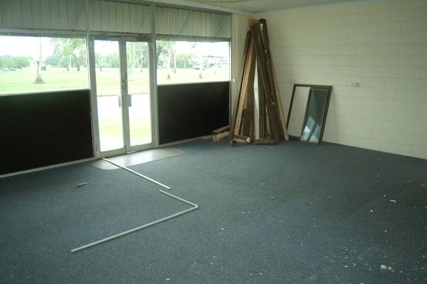 Commercial Premises in Great Location Picture 3