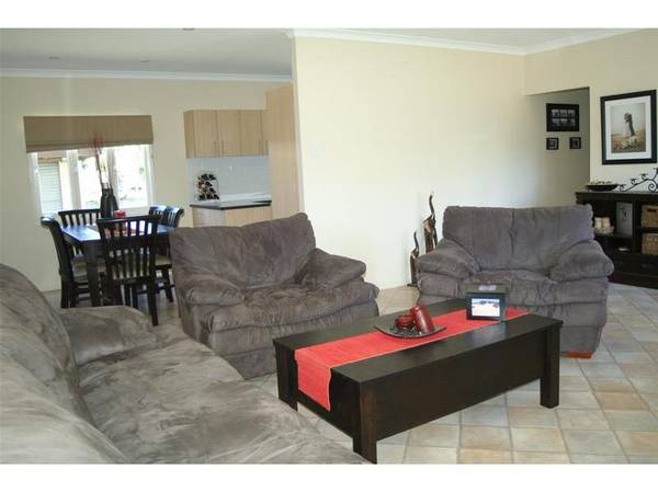 No Youre Not Dreaming Picture 3