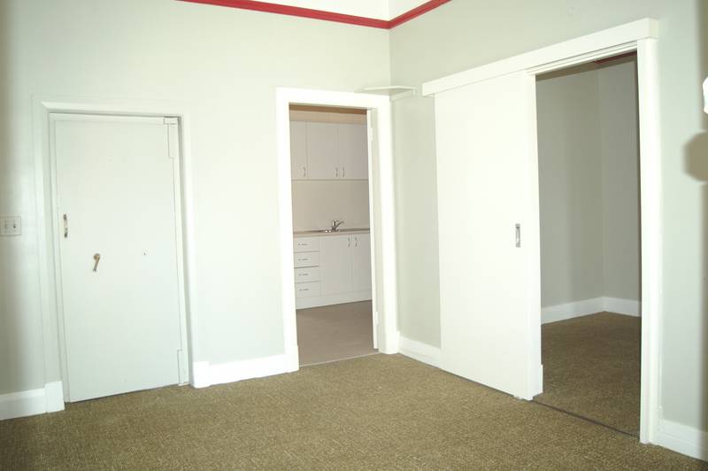 Neat & Tidy Cottage Picture 3