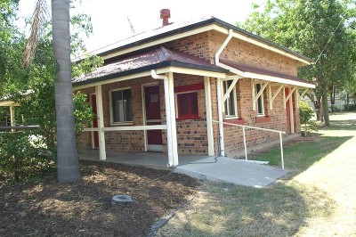 Neat & Tidy Cottage Picture