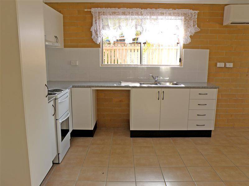 DUPLEX, JUST 12 MONTHS YOUNG Picture 2