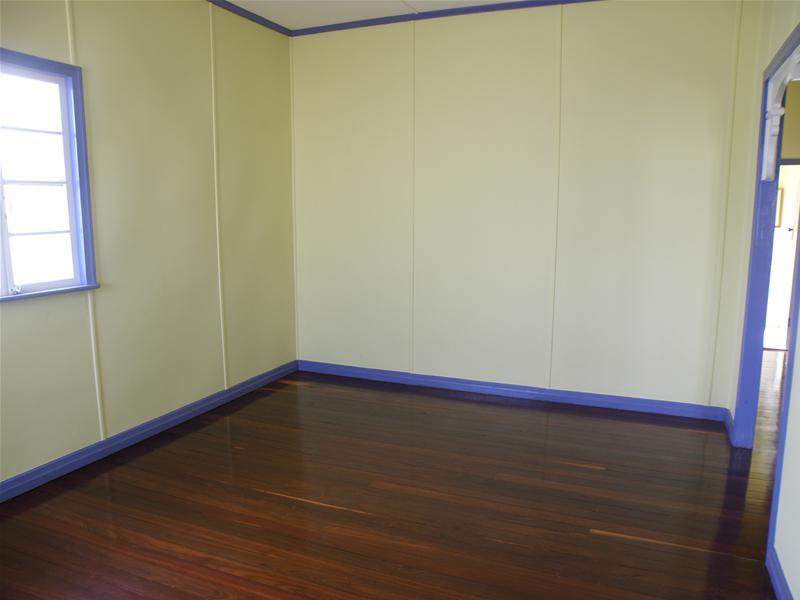 Hop, Skip and a Jump from the town centre Picture 3