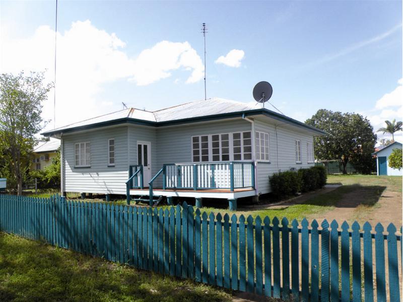 Hop, Skip and a Jump from the town centre Picture 1