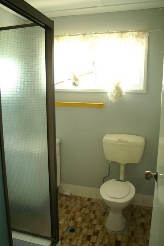 2 BEDROOM UNIT CLOSE TO TOWN Picture 3