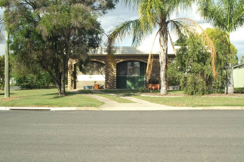 2 BEDROOM UNIT CLOSE TO TOWN Picture 1