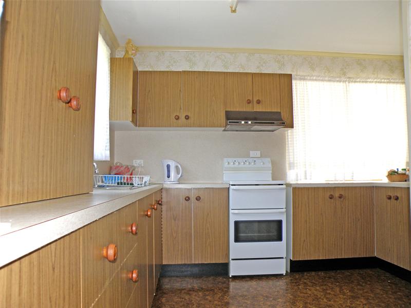 SET TO IMPRESS: Picture 2