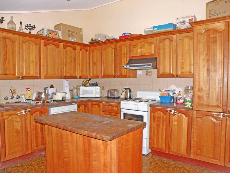 Large House - Great Position! Picture 2