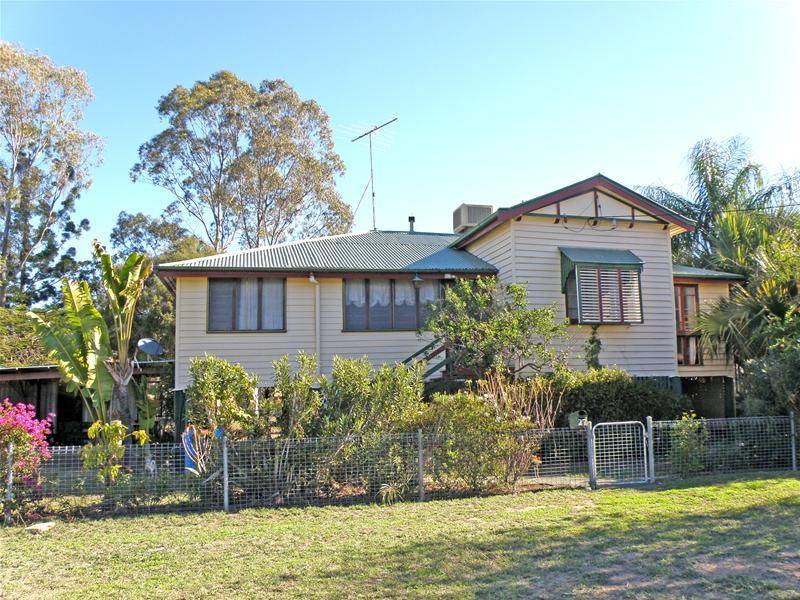 Large House - Great Position! Picture 1