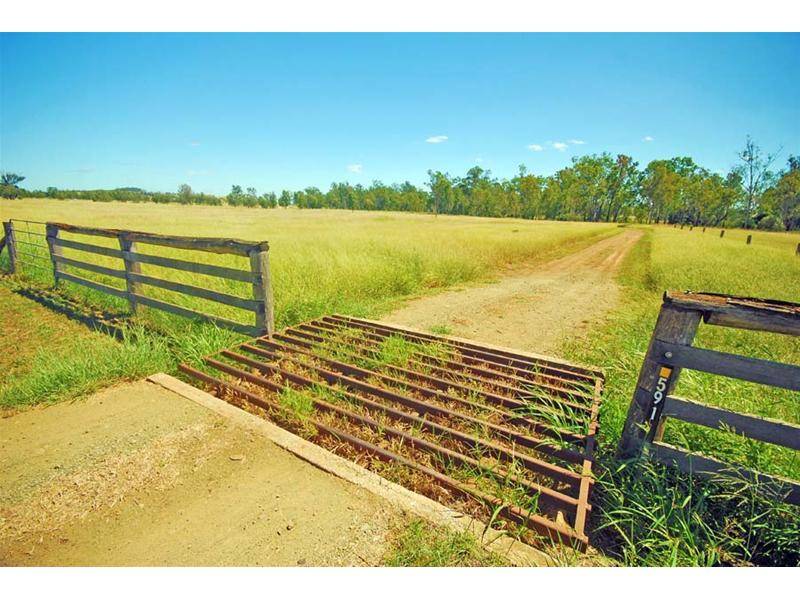 Architecturally Designed Homestead on 97 acres Picture 3
