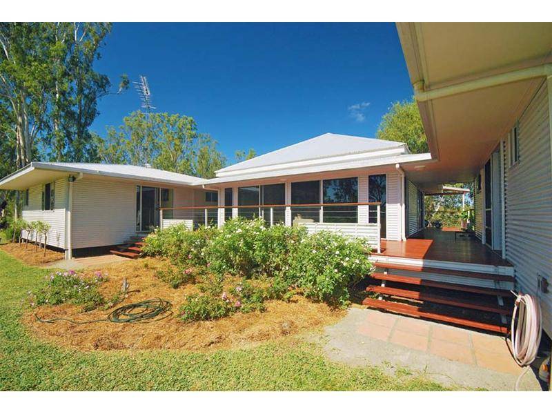 Architecturally Designed Homestead on 97 acres Picture 2