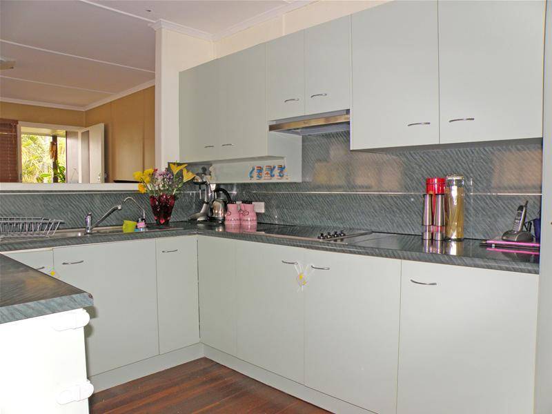 PLEASING ON THE EYE Picture 2