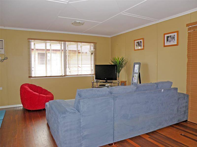 PLEASING ON THE EYE Picture 3