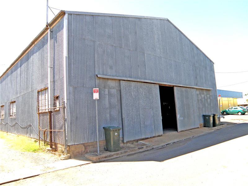 MASSIVE RETAIL/WAREHOUSE OUTLET Picture 3