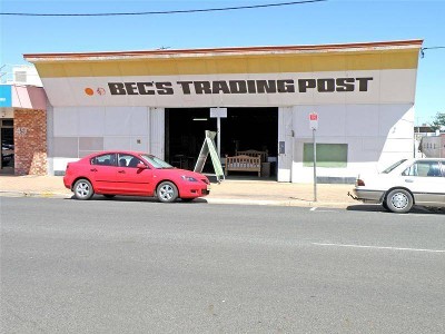 MASSIVE RETAIL/WAREHOUSE OUTLET Picture