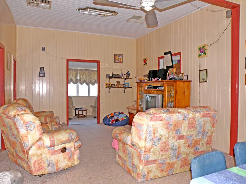 Large House in a Great Location Picture 3