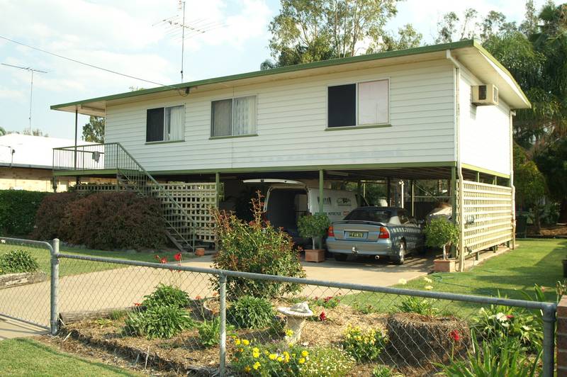 Fully Fenced 3 Bedroom Home Picture 1