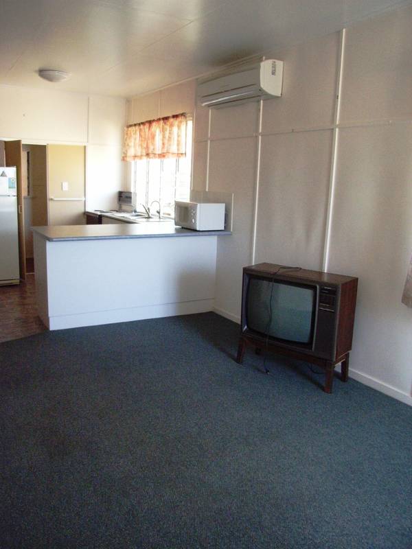 NEW RENTAL! Picture 3