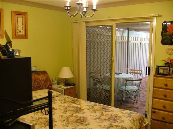 Neat & tidy 3 bedroom duplex Picture 3