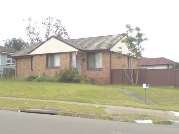 Be quick to inspect this 3 bedroom home Picture 1