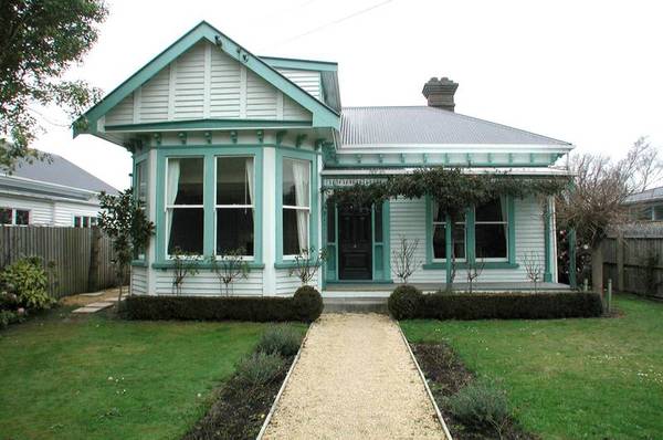 Delightful Villa in Brilliant Location Neg Over $559,000 Picture 1