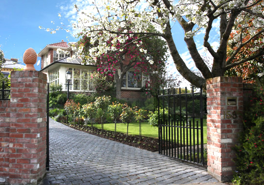 Magical Avon River Views, Home & Large Standalone Professional Rooms. Picture 1