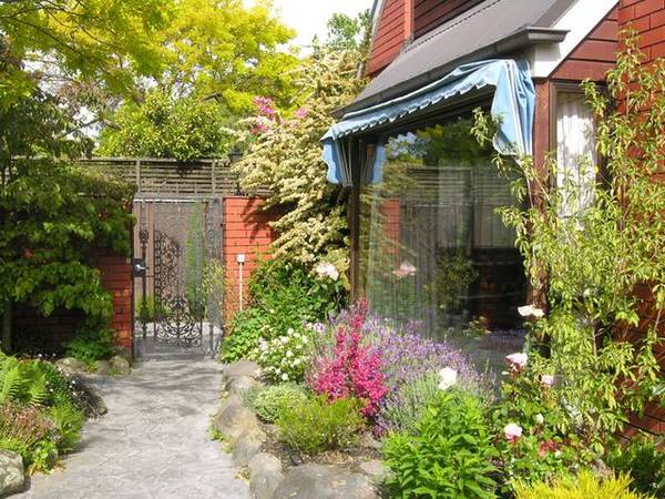 Executive Home with Exceptional Heating Picture