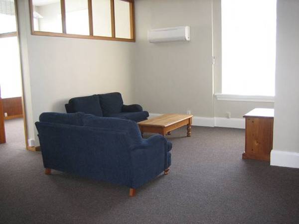 Inner City Living - 5 bedrooms plus study Picture