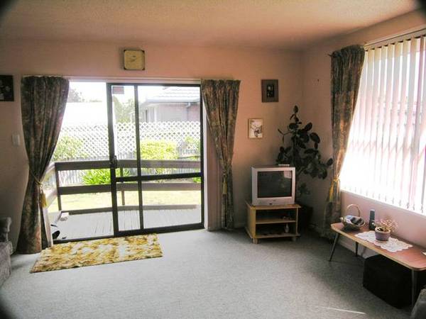 Sunny and Private Picture 3