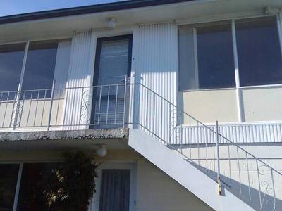 Cosy Upstairs Unit Picture Cosy Upstairs Unit Picture