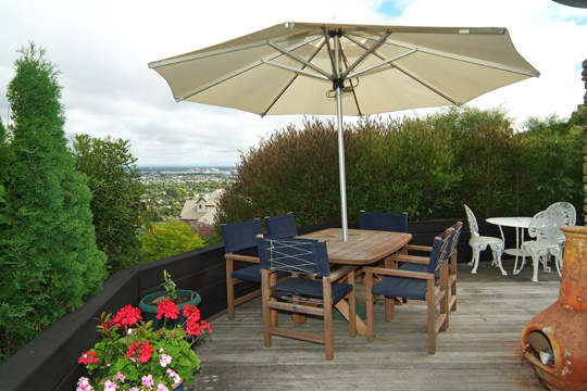 Sensational
wrap-around city views... $689,000 Neg Over Picture 3