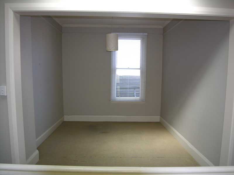Upstairs Apartment Overlooking Knox Church Picture 3