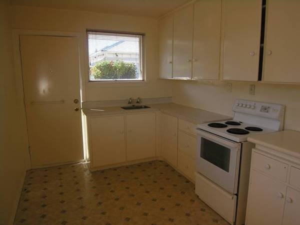 Recently Redecorated with New Carpet Picture 3