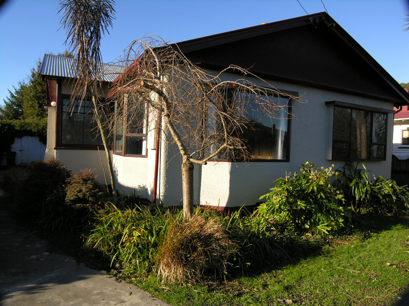 Warm, Sunny & Spacious Family Home Picture 3