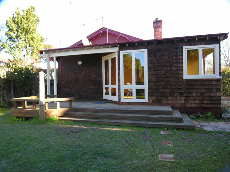 Warm, Sunny & Spacious Family Home Picture 2