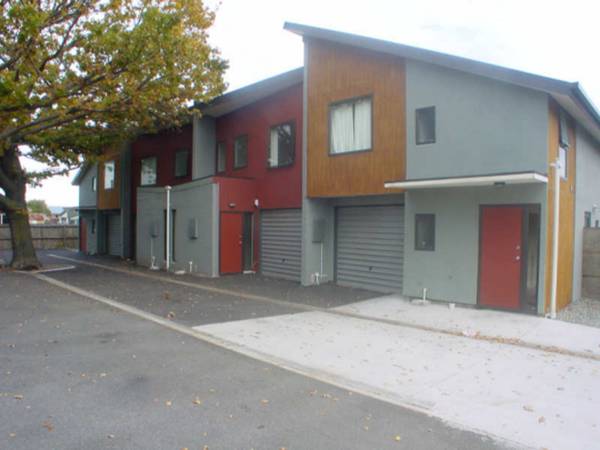 Sunny Townhouse with Courtyard Picture 2