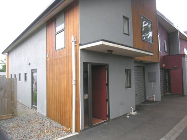 Sunny Townhouse with Courtyard Picture 1